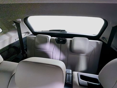 Used 2023 Volkswagen Tiguan SE w/ Panoramic Sunroof Package FWD image 28
