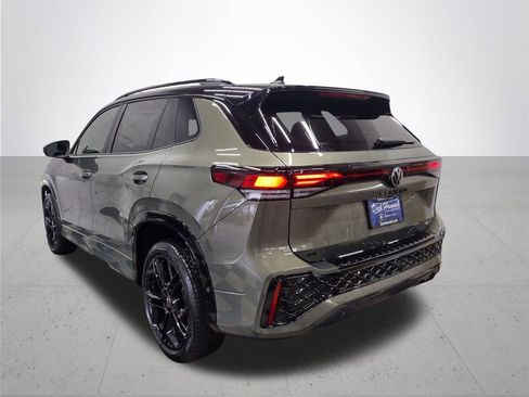 New 2025 Volkswagen Tiguan SE R-Line image 10