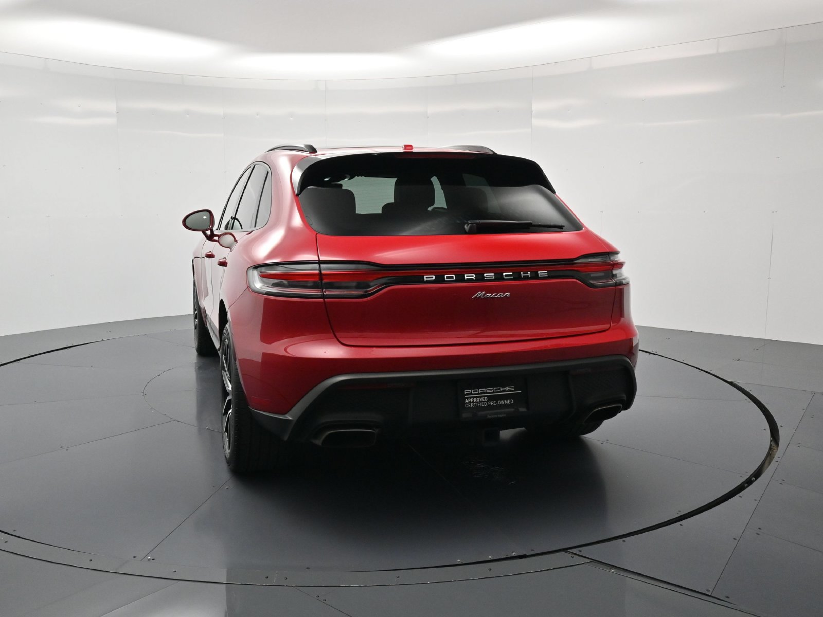 Certified 2025 Porsche Macan AWD/4WD image 37
