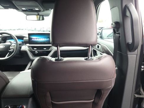 Used 2025 Ford Explorer Platinum w/ LUX Leather Package image 28