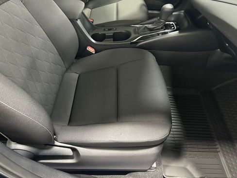 Used 2025 Toyota Corolla LE image 57