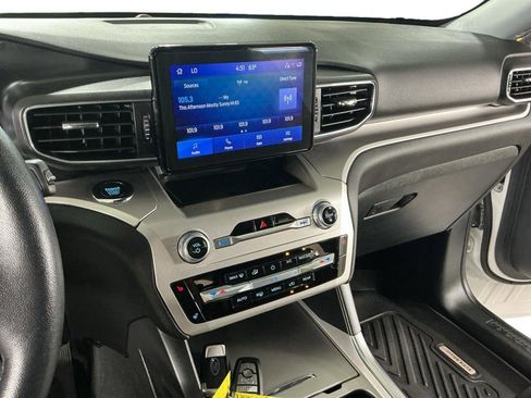 Used 2022 Ford Explorer XLT w/ Equipment Group 202A AWD/4WD image 7