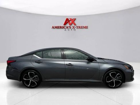 Used 2023 Nissan Altima 2.5 SR FWD image 6