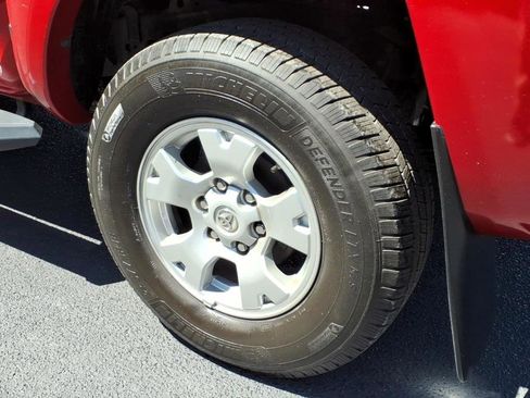 Used 2015 Toyota Tacoma PreRunner w/ SR5 Package RWD image 5