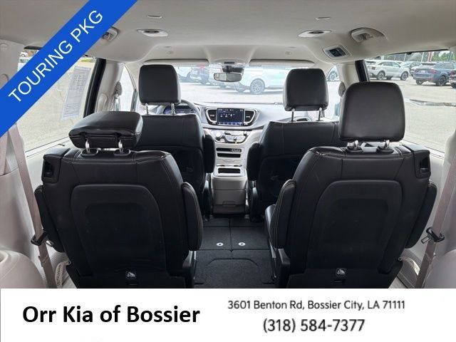 Used 2024 Chrysler Pacifica Touring-L FWD image 19