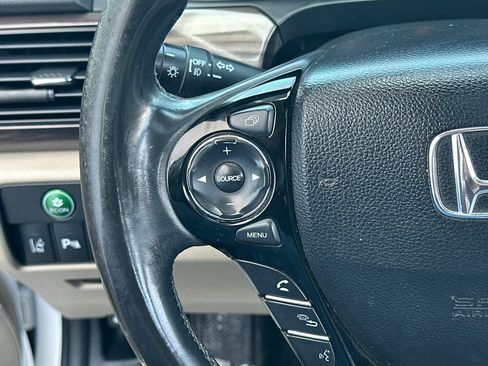 Used 2016 Honda Accord Touring image 30