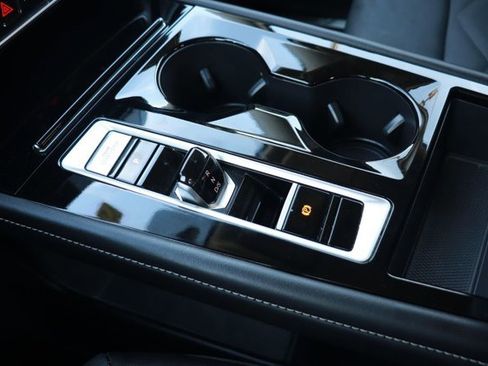 Used 2025 Volkswagen Atlas SE image 17