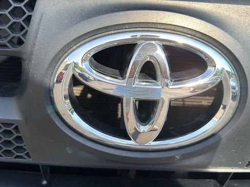 Used 2012 Toyota Tundra 4x4 CrewMax w/ SR5 Pkg image 33