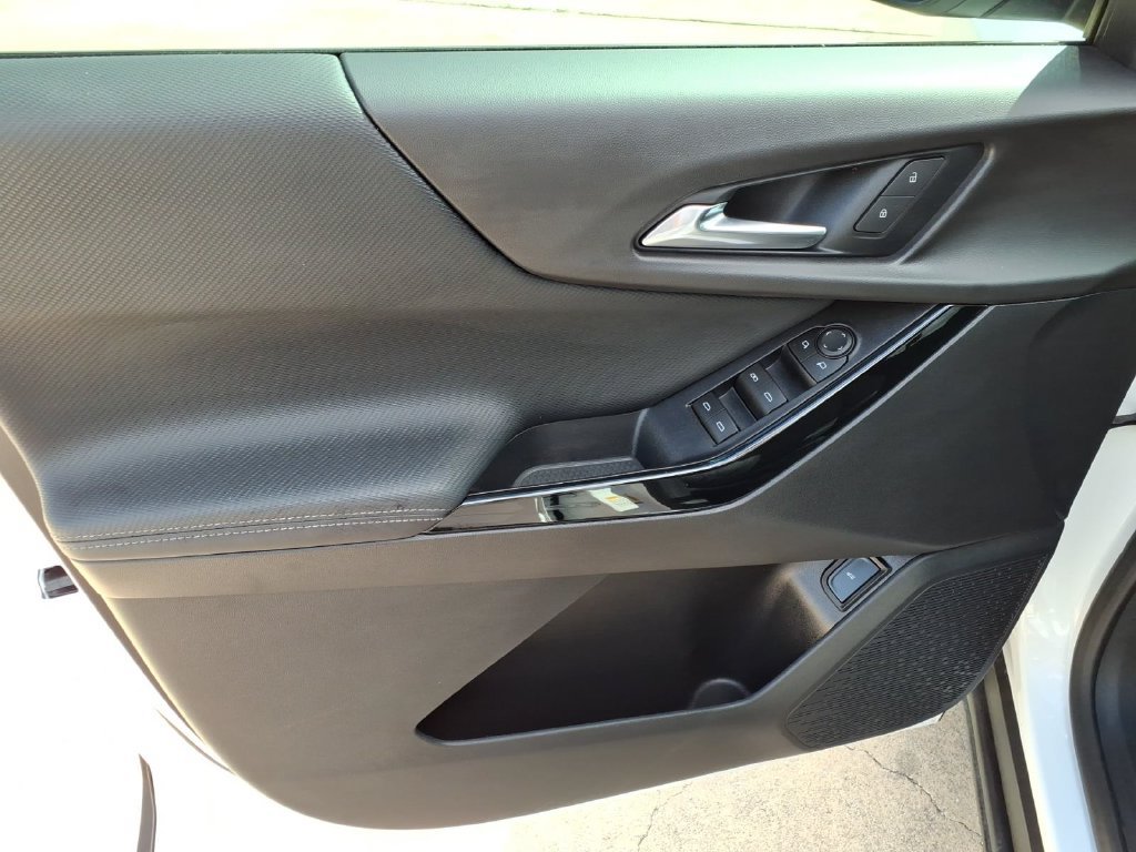 Used 2026 Chevrolet Equinox LT w/ Convenience Package II FWD image 15