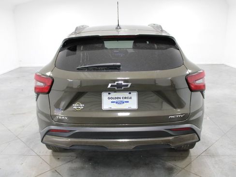 Used 2024 Chevrolet Trax ACTIV w/ Sunroof Package image 8