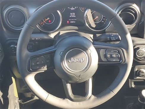 Certified 2023 Jeep Gladiator Sport image 13