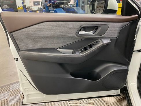 Used 2023 Nissan Rogue SV FWD image 25