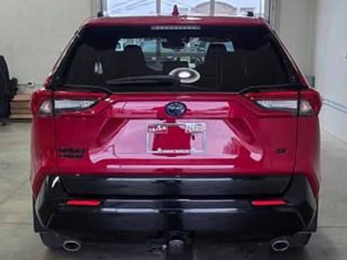 Used 2021 Toyota RAV4 SE image 5