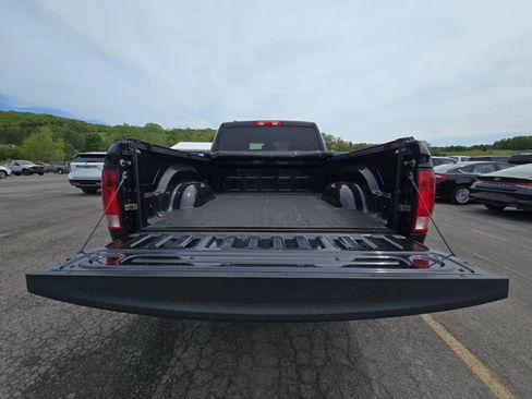 Used 2017 RAM 1500 Express AWD/4WD image 4