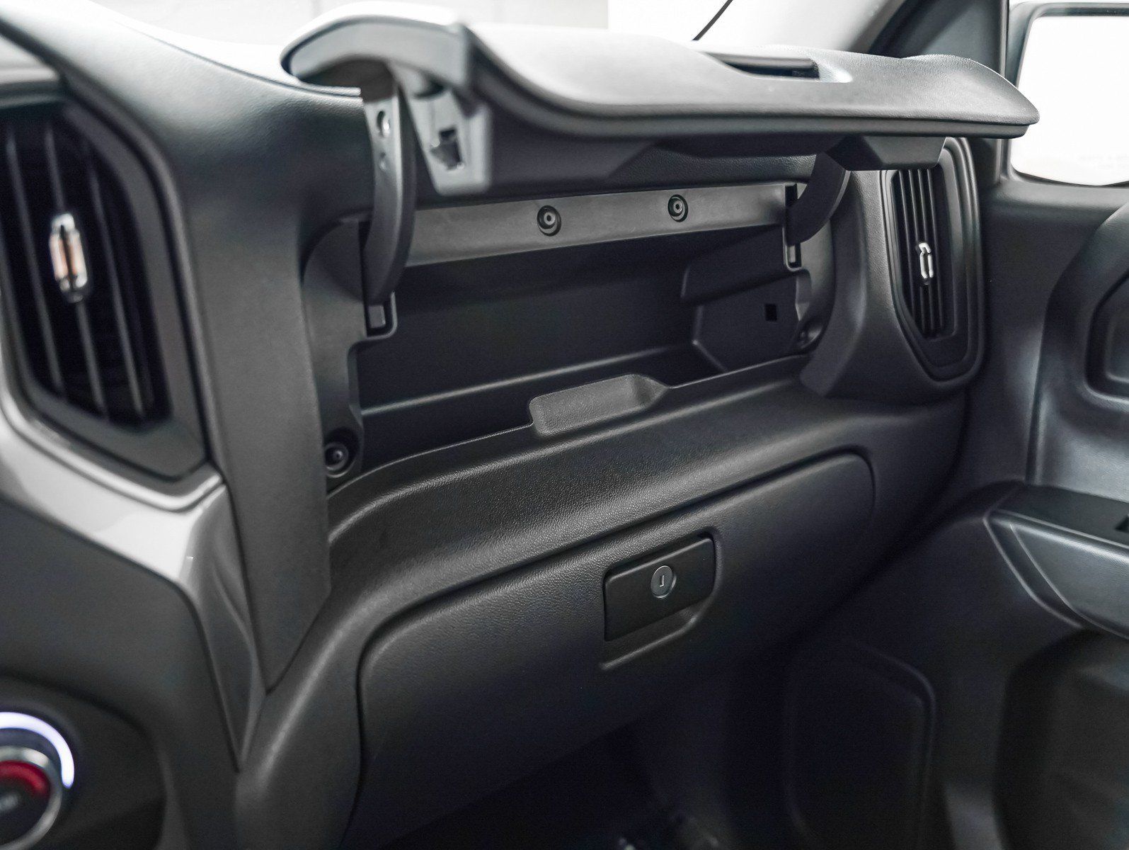 Used 2024 Chevrolet Silverado 1500 Custom Trail Boss w/ Turbomax Blackout Package AWD/4WD image 18