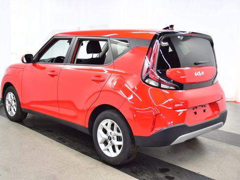 Used 2025 Kia Soul LX w/ LX Technology Package image 5