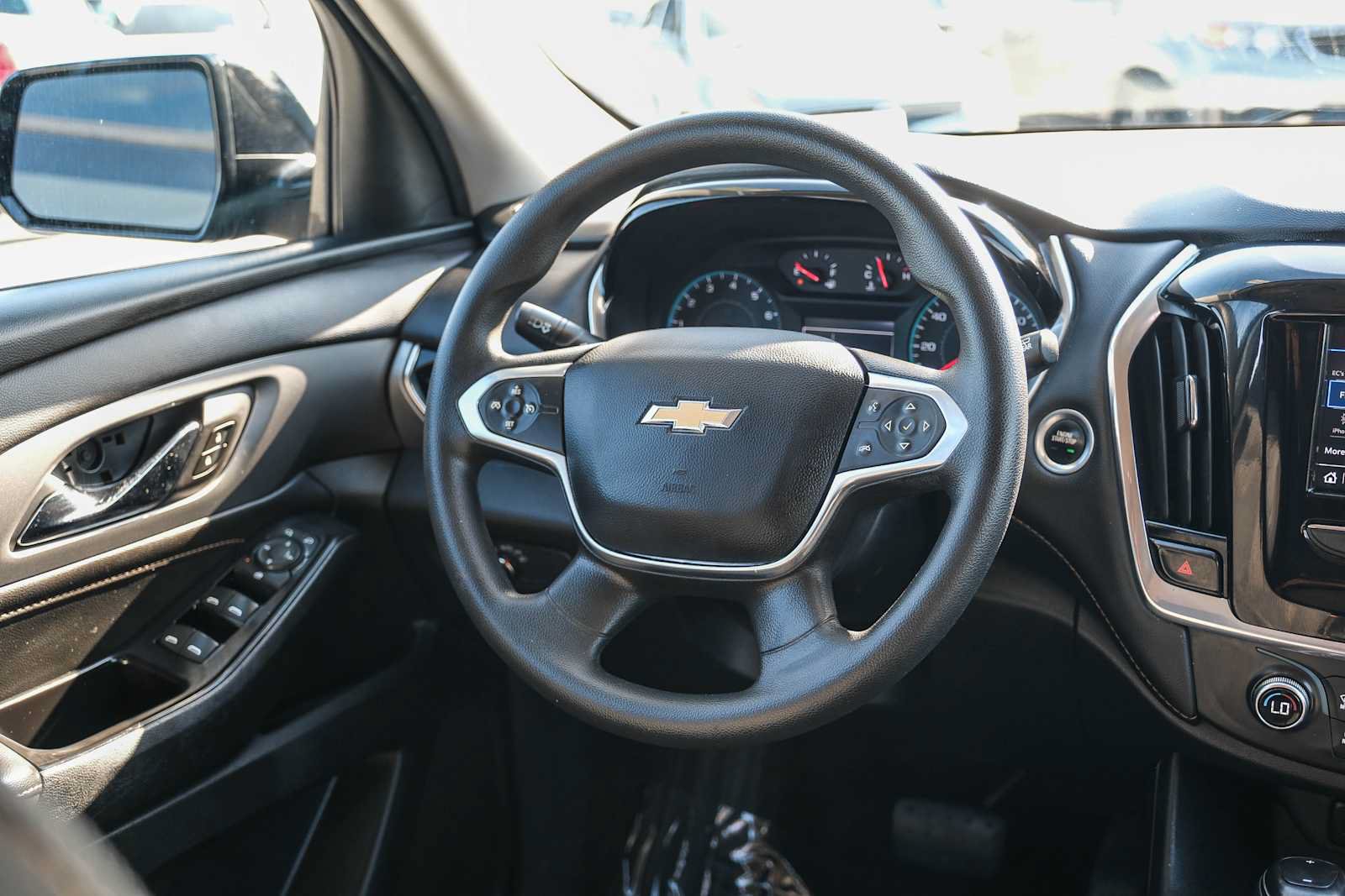 Used 2020 Chevrolet Traverse LS w/ LPO, Black Accent Package FWD image 17