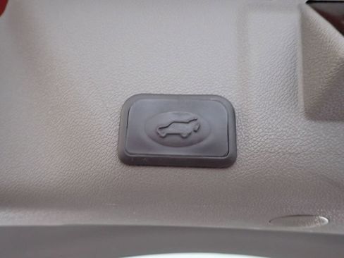 Used 2015 GMC Acadia SLT image 18