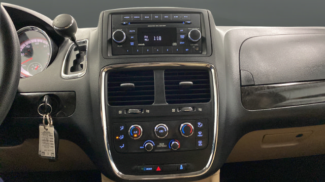 Used 2016 Dodge Grand Caravan SXT FWD image 12