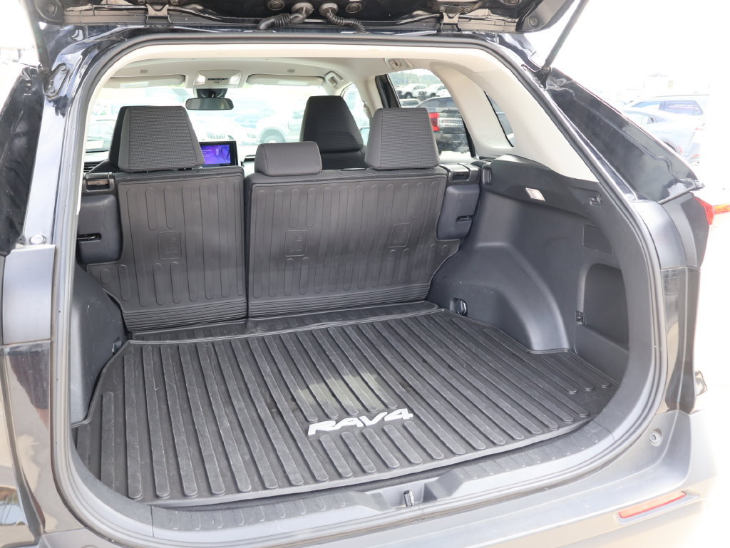 Used 2025 Toyota RAV4 LE AWD/4WD image 14