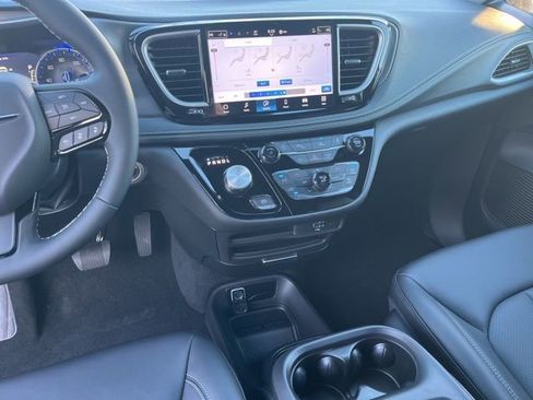 New 2026 Chrysler Pacifica Select w/ S Appearance Package image 19