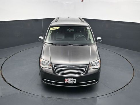 Used 2016 Chrysler Town & Country Touring-L w/ Driver Convenience Group image 33