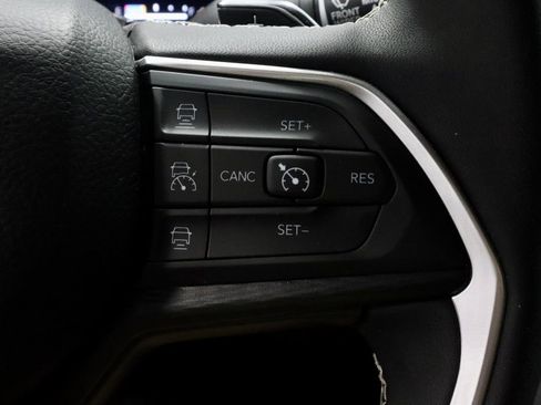 Used 2023 Jeep Grand Cherokee Altitude image 29