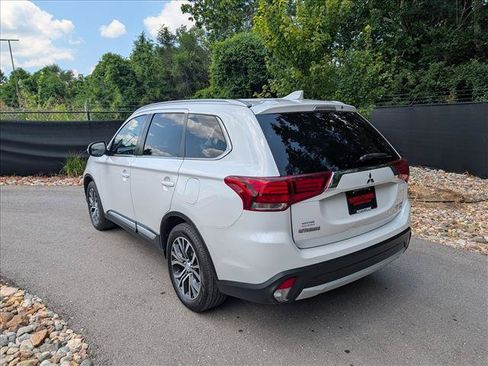 Used 2017 Mitsubishi Outlander SEL FWD image 3