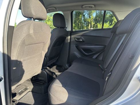 Used 2020 Chevrolet Trax LS w/ Tint and Cruise Package FWD image 17