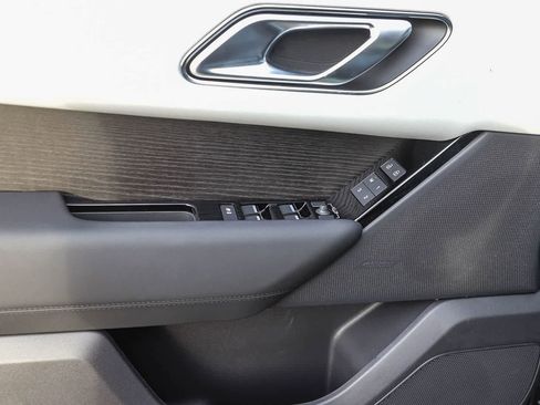 New 2026 Land Rover Range Rover Velar Dynamic SE image 19