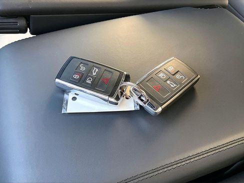Used 2023 Land Rover Range Rover Sport SE Dynamic image 10