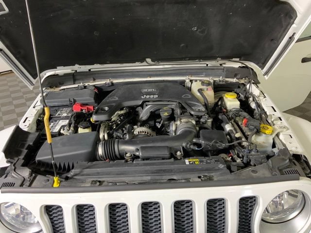 Used 2019 Jeep Wrangler Unlimited Sahara w/ Cold Weather Group AWD/4WD image 43