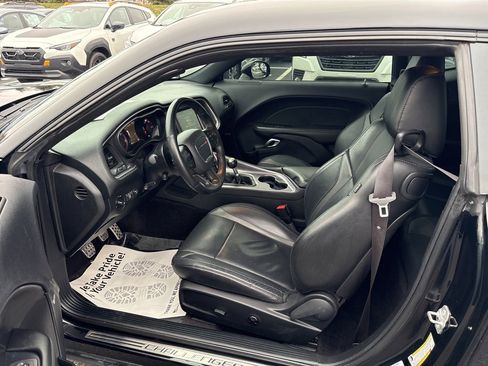Used 2017 Dodge Challenger R/T w/ Blacktop Package image 9