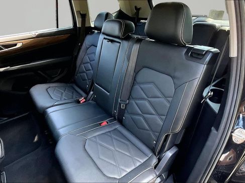 Used 2025 Volkswagen Atlas SE FWD image 16