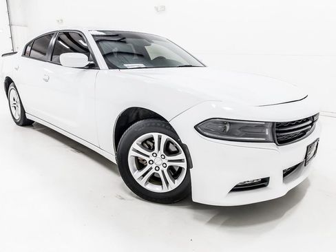 Used 2022 Dodge Charger SXT RWD image 9