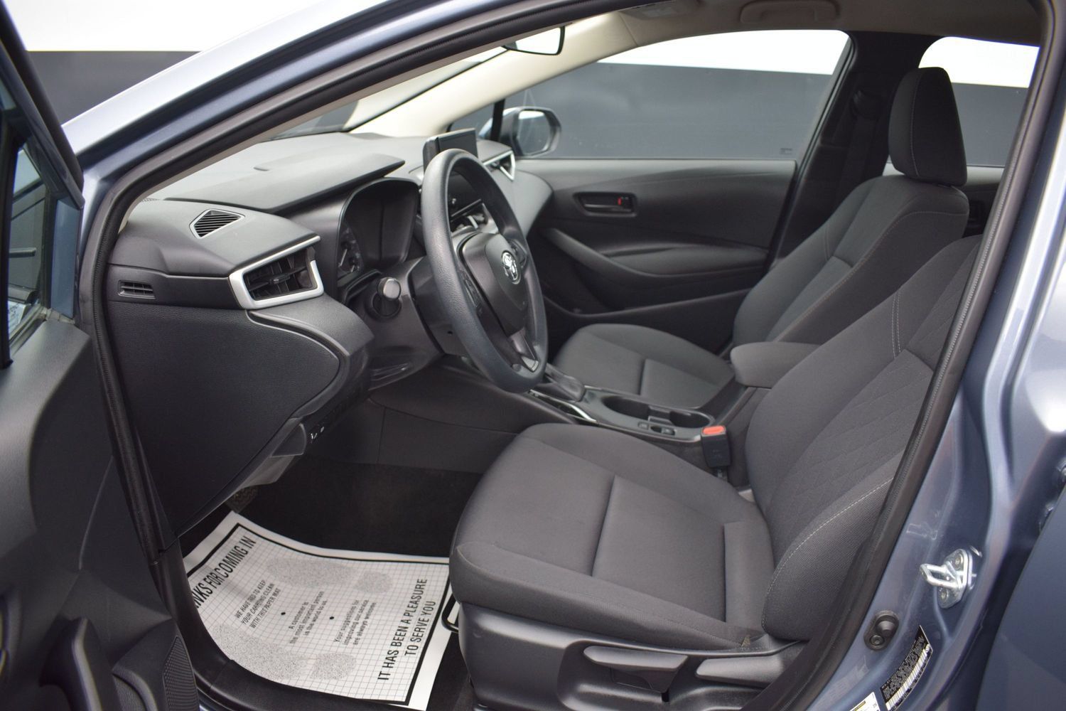 Used 2025 Toyota Corolla LE FWD image 13