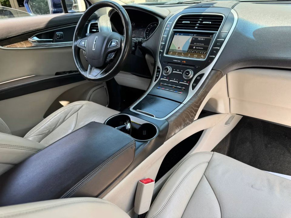 Used 2017 Lincoln MKX Reserve w/ Driver Assistance Package AWD/4WD image 24