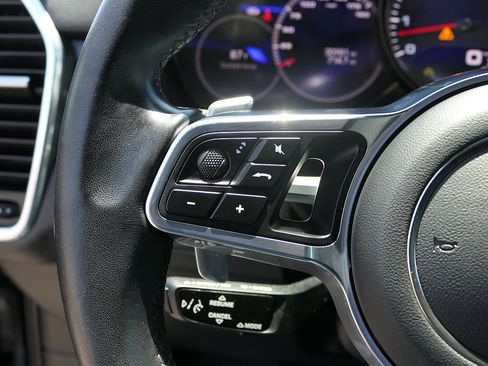 Used 2023 Porsche Cayenne Coupe AWD/4WD image 14