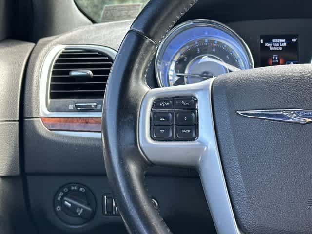 Used 2014 Chrysler 300 AWD w/ Driver Convenience Group image 9