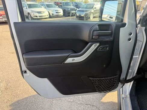 Used 2012 Jeep Wrangler Rubicon w/ PWR Convenience Group AWD/4WD image 19