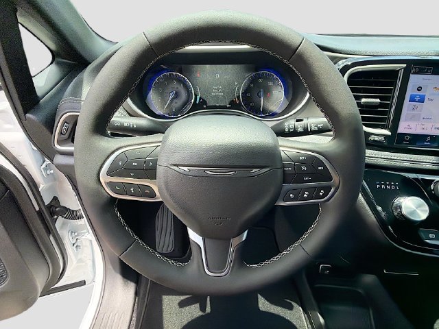 New 2027 Chrysler Pacifica Select FWD image 11