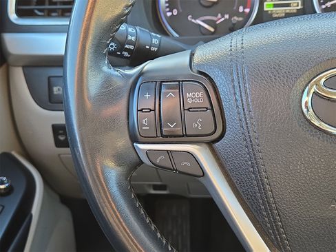 Used 2018 Toyota Highlander XLE image 21