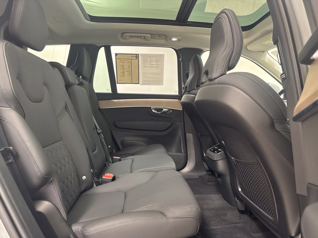 Used 2026 Volvo XC90 B5 Plus w/ Protection Package AWD/4WD image 17