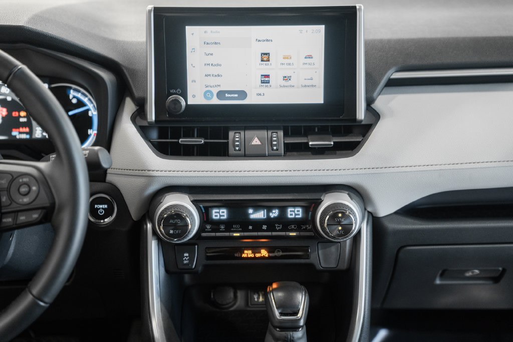 Certified 2025 Toyota RAV4 XLE Premium AWD/4WD image 19