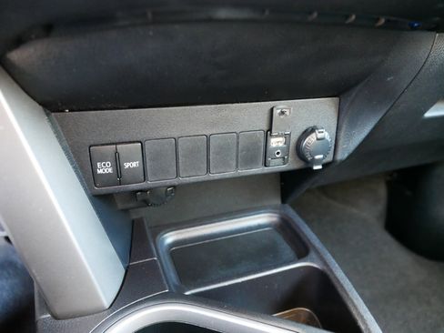 Used 2016 Toyota RAV4 XLE image 32