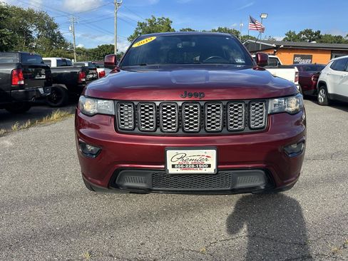 Used 2019 Jeep Grand Cherokee Altitude AWD/4WD image 2