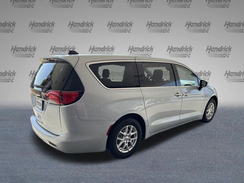Used 2023 Chrysler Voyager LX FWD image 9