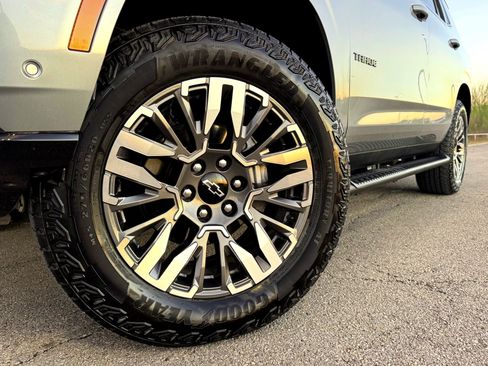 Used 2025 Chevrolet Tahoe Z71 w/ Z71 Off-Road Package image 2