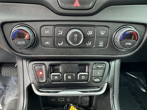 Used 2018 GMC Terrain SLE w/ Driver Convenience Package image 15