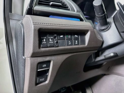 Used 2018 Honda Odyssey Elite image 10